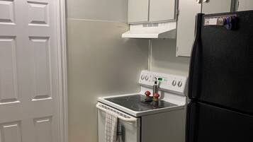 Een magnetron, een oven, een kookplaat