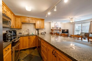 Fridge, microwave, oven, stovetop - Awesome Ski in/Out, K, 2q,Resort Plaza Pool Hot Tub Sleeps 6 (Park City)