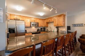 Fridge, microwave, oven, stovetop - Awesome Ski in/Out, K, 2q,Resort Plaza Pool Hot Tub Sleeps 6 (Park City)