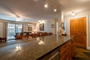 Interior - Awesome Ski in/Out, K, 2q,Resort Plaza Pool Hot Tub Sleeps 6 (Park City)