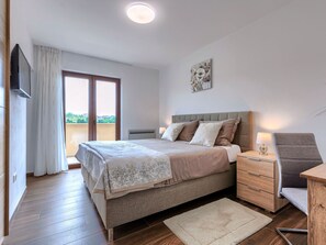 4 habitaciones, tabla de planchar con plancha y wifi