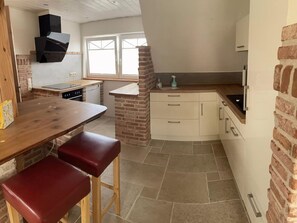 Apartment | Private kitchen | Oven - Holiday Apartment Eiderstedt (Toenning)