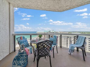 Outdoor dining - 🏄Surfside 1408-Top Sun at Miramar Beach | Gulf Views | Amazing Amenities🏄 (Miramar Beach)