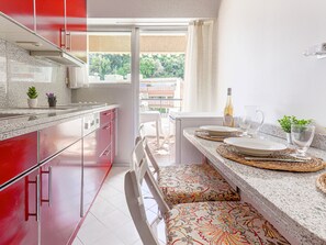 Frigorifero, microonde, forno, lavastoviglie
