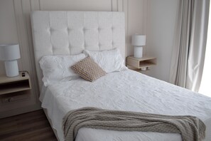 2 bedrooms, desk, iron/ironing board, WiFi