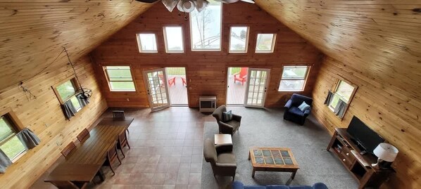 TV - Lakeside Serenity: Your Private Waterfront Escape (Lincoln)