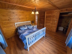 3 bedrooms, iron/ironing board, WiFi, bed sheets - Lakeside Serenity: Your Private Waterfront Escape (Lincoln)