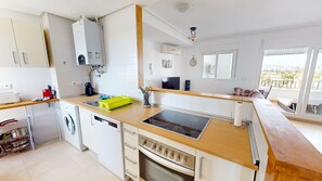 Réfrigérateur, micro-ondes, four, lave-vaisselle