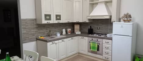 Microwave, oven, dishwasher, cookware/dishes/utensils