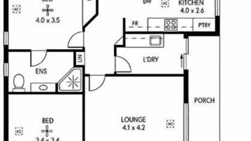 A floor plan with a living room, dining area, kitchen, lounge, and bedrooms.