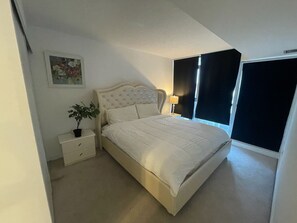 Business-lejlighed | 3 soveværelser, skrivebord, lydisolering, strygejern/strygebræt