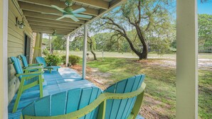A covered outdoor seating area with blue chairs and a ceiling fan. - Seascape Resort Villa -33B*Quiet Villa*Pools*Beachy (Miramar Beach)
