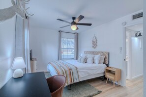 2 bedrooms, desk, travel cot, free WiFi