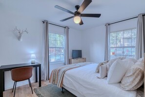 2 bedrooms, desk, travel crib, free WiFi