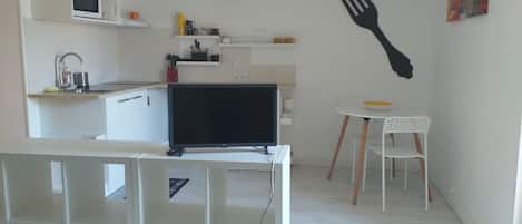 1 chambre, fer et planche à repasser, Wi-Fi, draps fournis