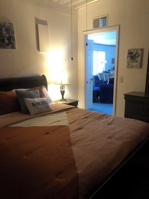 2 bedrooms, desk, iron/ironing board, WiFi