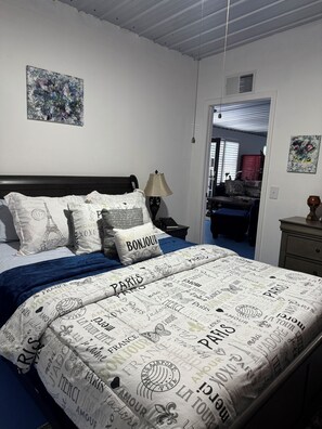 2 bedrooms, desk, iron/ironing board, WiFi