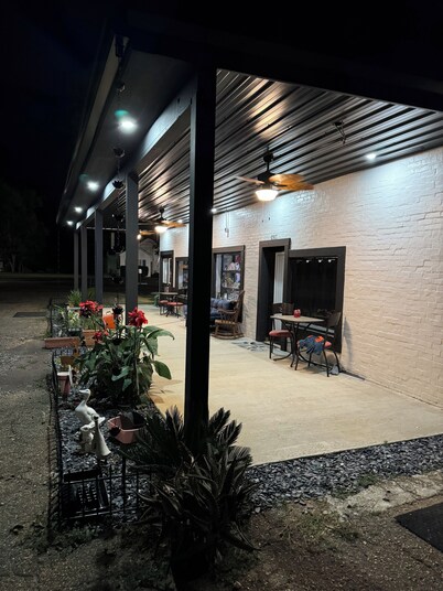 Hartford Art House BnB
A very eclectic BnB 
900 sqft interior/patio, sleeps 6