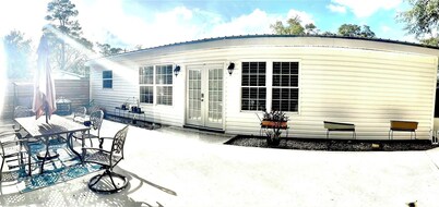 Hartford Art House BnB
A very eclectic BnB 
900 sqft interior/patio, sleeps 6