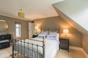 3 عدّة غرف نوم ومكتب ومكواة/لوح كي وواي فاي