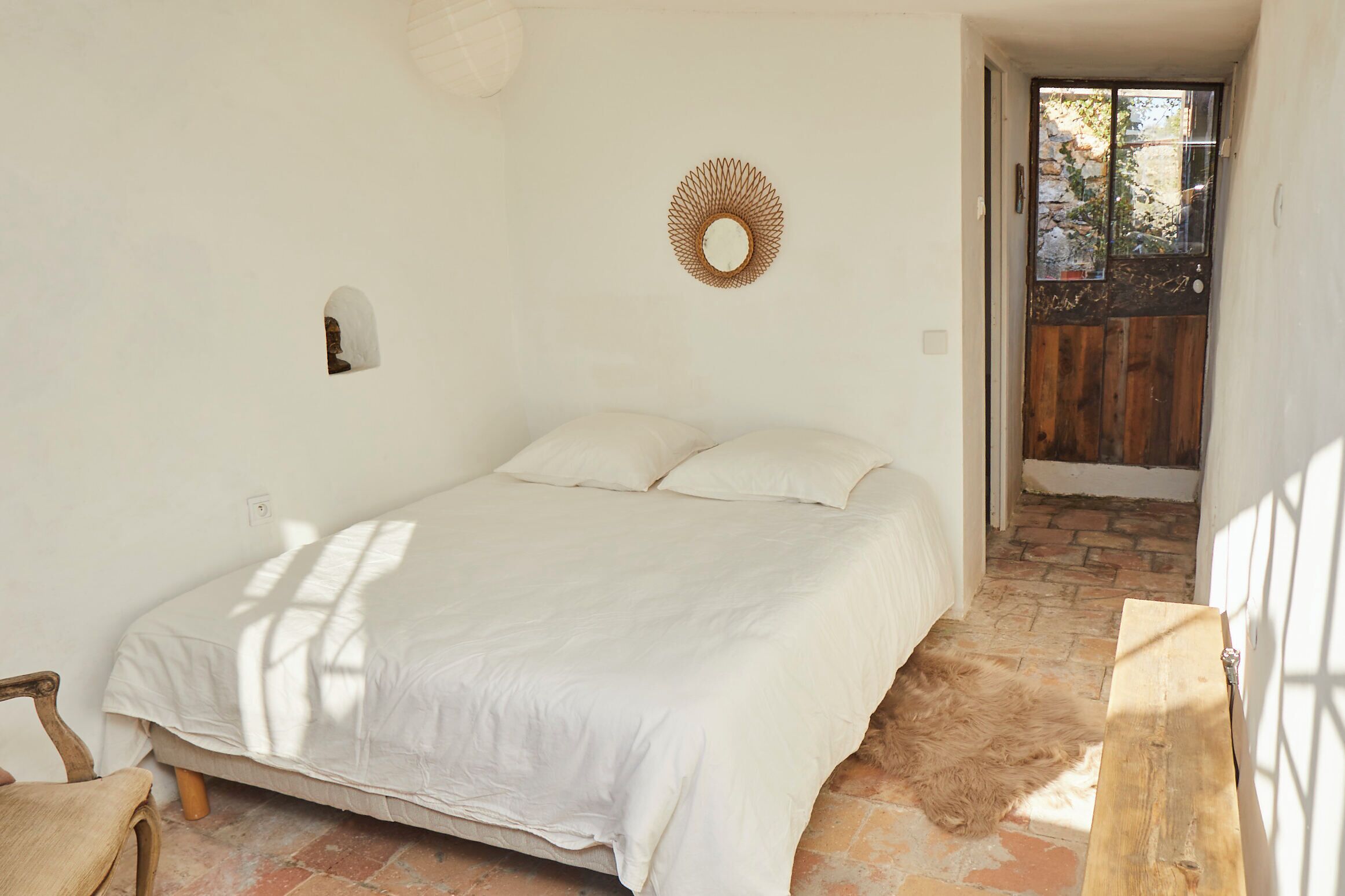 2 室のベッドルーム、デスク、WiFi (無料)、ベッドシーツ