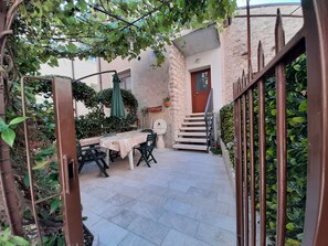 Outdoor dining - Casa Angelo (Pai)