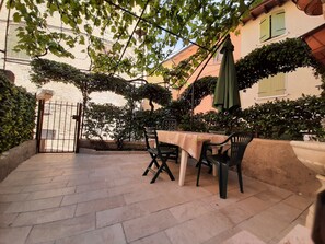 Outdoor dining - Casa Angelo (Pai)