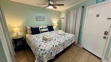 1 habitación, tabla de planchar con plancha, wifi y ropa de cama