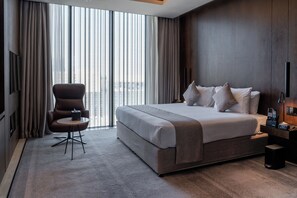 Suite Royal | Baño | Amenidades de baño gratuitas, pantuflas, toallas, jabón