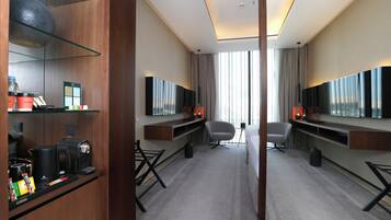 Egyptian cotton sheets, premium bedding, minibar, in-room safe