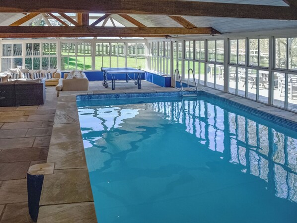 Indendørs pool