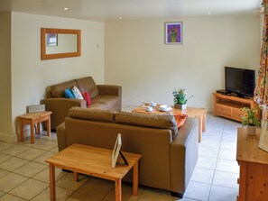 Living area - Lily Pad 8 - UK43918 (Nassington, near Stamford)