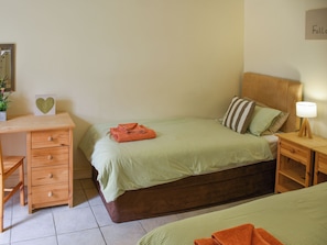 2 bedrooms, WiFi (free), bed sheets