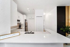 Fridge, microwave, oven, dishwasher - Dunes Lecacy Apartamento Cerca a Disney con Centro Vacacional (Kissimmee)