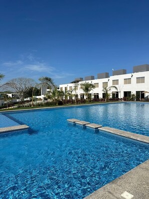 Kolam renang outdoor