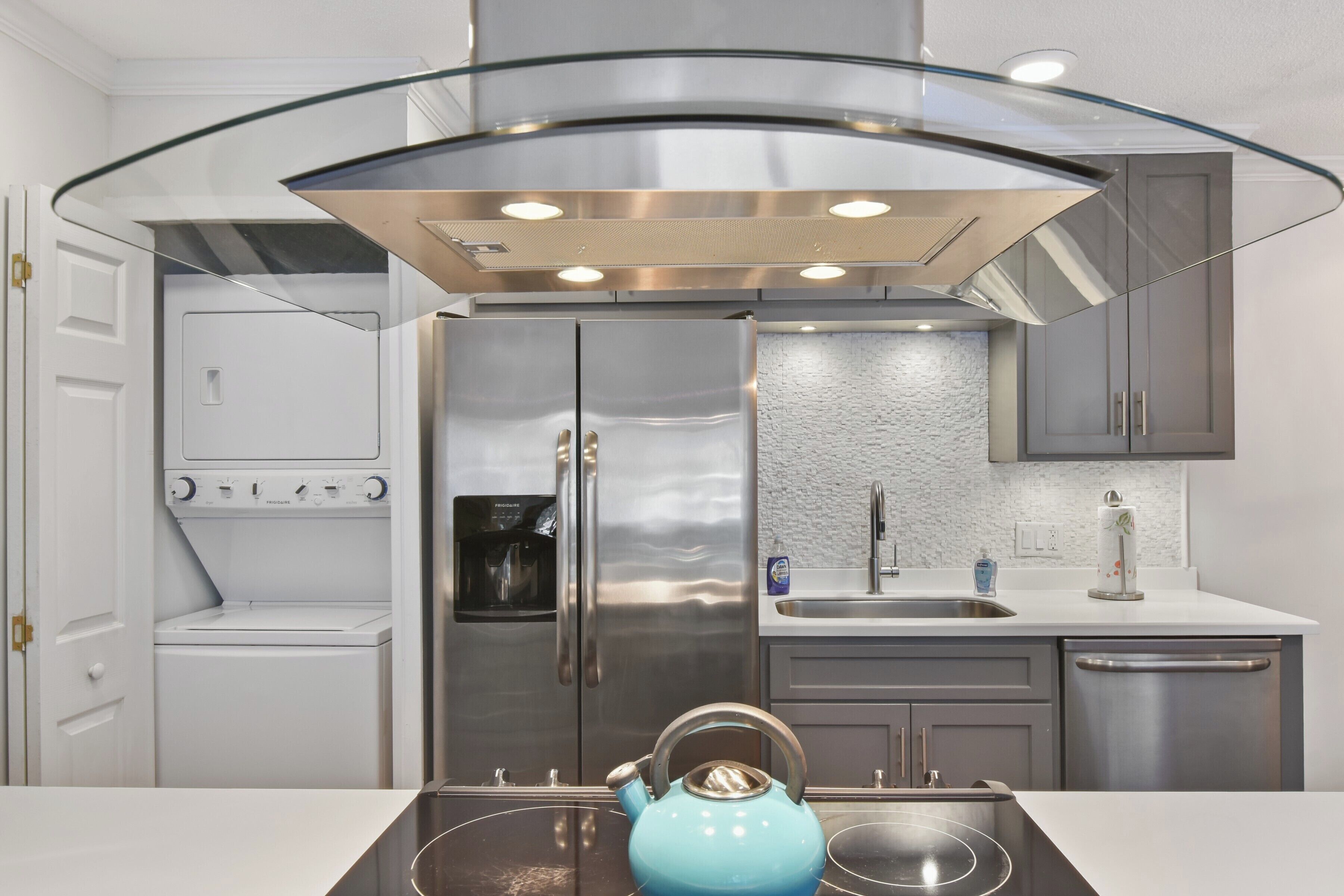 冰箱、微波炉、烤箱、炉灶