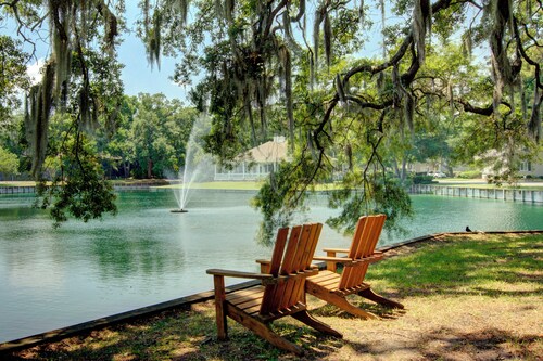 Remodeled -Walk to restaurants & pier/village area.