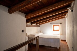 3 bedrooms, iron/ironing board, free WiFi