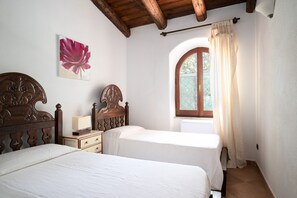 3 bedrooms, iron/ironing board, free WiFi