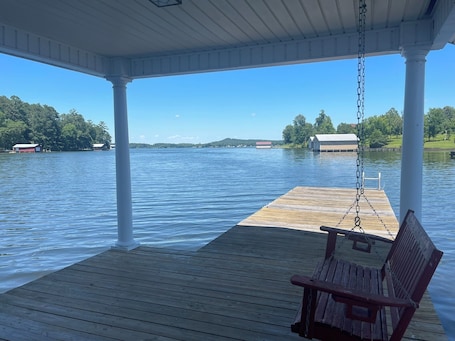 Terrass/Patio. Cabin retreat on beautiful Lake Guntersville! Perfect for families/fisherman!