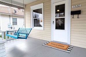 Terrace/patio - Bright Pet-Friendly 2BR Cottage Near MSU with Backyard Firepit (Springfield)