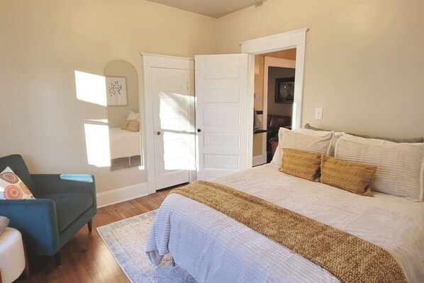 2 bedrooms, desk, iron/ironing board, travel crib