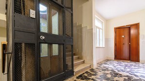 Interior - Via Coriolano 8 - Three Bedroom Apartment, Sleeps 6 (Naples)