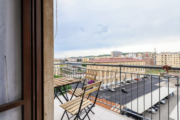 Property grounds - Via Coriolano 8 - Three Bedroom Apartment, Sleeps 6 (Naples)