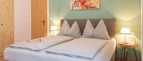1 bedroom, in-room safe, travel crib, WiFi