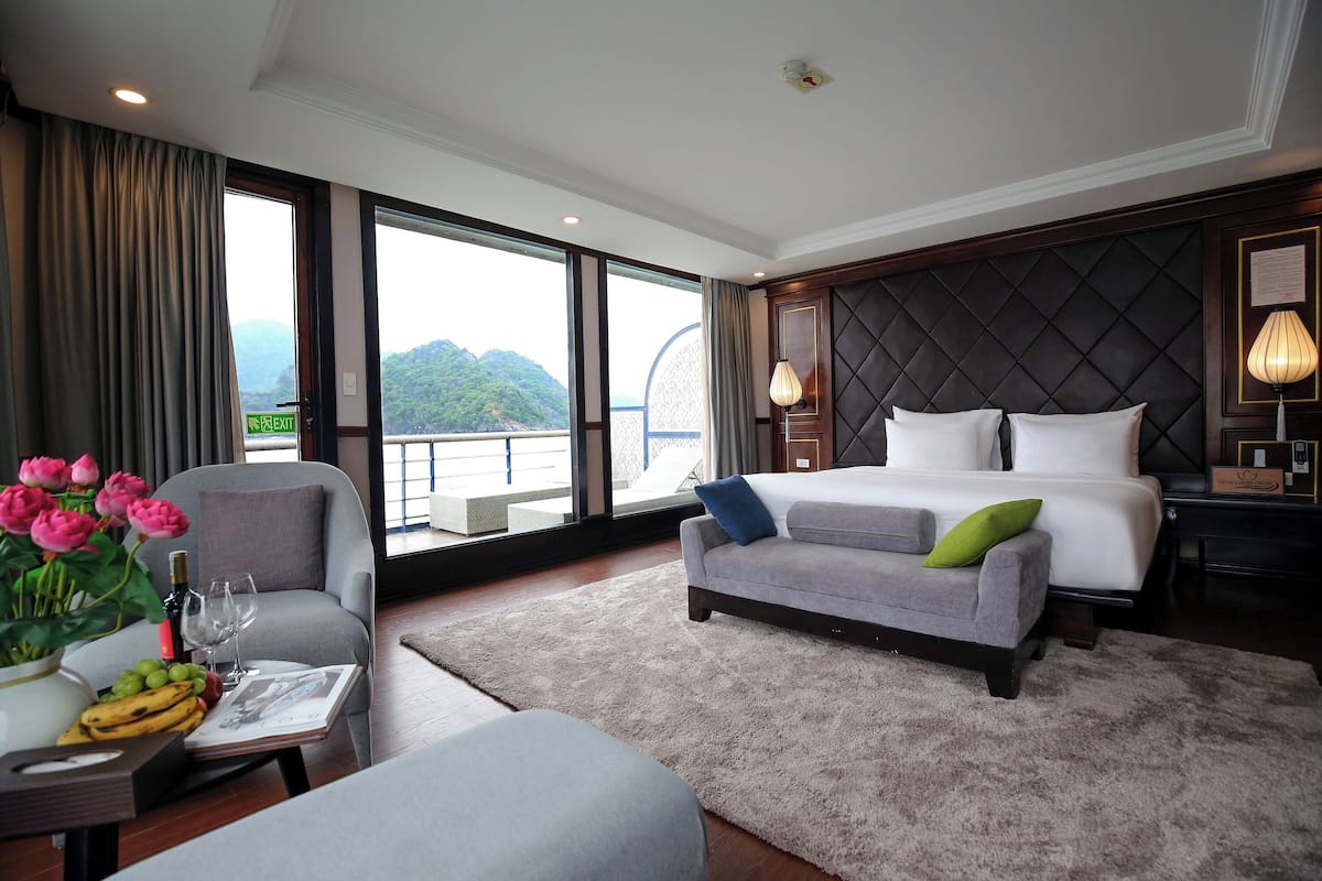 1 bedroom, premium bedding, memory-foam beds, minibar