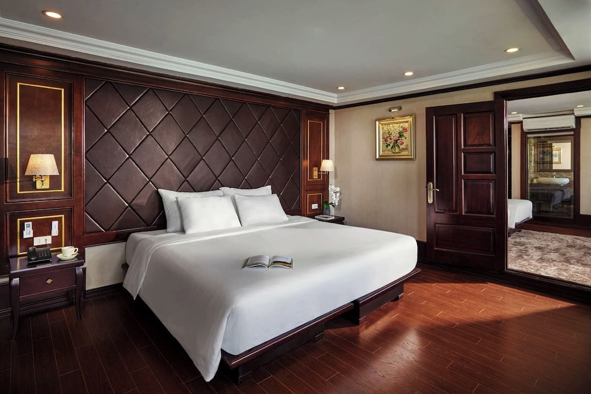 1 bedroom, premium bedding, memory-foam beds, minibar