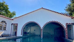 A heated pool - 5 Bed Country Villa with Large Heated Pool near Óbidos (A dos Ruivos)