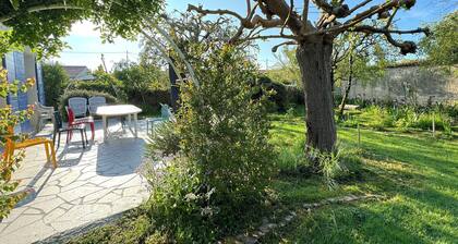 Maison de Plein Pied, Dans un Jardin Arboré, au Calme, en Plein Centre-ville