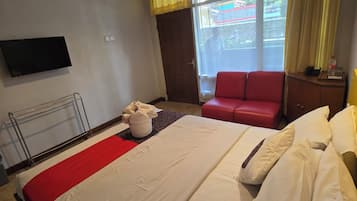 Deluxe tweepersoonskamer | Een bureau, een laptopwerkplek, gratis wifi